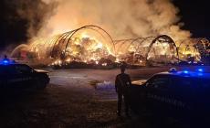 Fienile in fiamme a Torrile: vigili del fuoco al lavoro dalla notte
