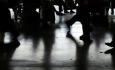 "Avete fatto fuggire il cane", tre bimbe messe alla porta e sbattute in strada