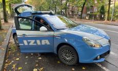 Furgone sospetto in via Traversetolo, a bordo due tunisini, uno nascondeva la droga negli slip: arrestato