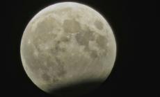  Eclisse parziale di luna, che emozione: le foto dei lettori