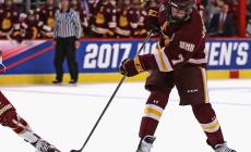 Tragedia hockey sul ghiaccio: pattino gli taglia gola, muore giocatore
