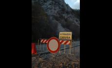 Pioggia e vento in montagna: a Groppo di Pederzano  chiusa la strada