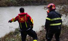 Trascinato via dalla Parma: ricerche ancora in corso