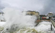 Tempesta Ciaran, 1,2 milioni di case senza luce in Francia, un morto, raffiche fino a 200 km orari 