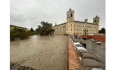 Forti raffiche di vento, chiuso il parco della Reggia di Colorno.  La piena attesa per le 12: emessa l'ordinanza di evacuazione delle golene
