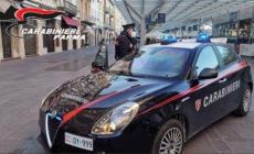 Ruba portafoglio e telefono di una commessa: 38enne incastrato dalla videosorveglianza