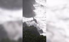 Impressionante mareggiata a Portovenere: la chiesa sferzata dalle onde - Video