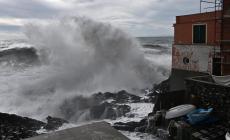 In Liguria alberi caduti, piccole frane e allagamenti. I venti di burrasca hanno colpito anche la provincia della Spezia.
Chiuso il Passo Cento Croci per una frana