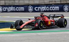Leclerc va a sbattere durante il giro di formazione: "Uscire così fa male. Serve un viaggio a Lourdes..." 
