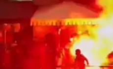 Scontri prima di Milan-Paris Saint Germain: lancio di bottiglie e sedie, poi l’inseguimento sui Navigli. Un francese accoltellato è grave - Video