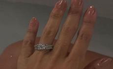 Belen pubblica un anello su Instagram: nozze in vista con Elio Lorenzoni?