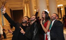 Dopo il palco, le fasce e la corona, la festa: le miss in abito da sera impreziosiscono il Gal&agrave; conclusivo di Miss Italia - Le foto