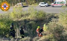 Salvato l'uomo intrappolato nell'auto precipitata nella scarpata - Foto