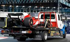 A Las Vegas un tombino distrugge la Ferrari di Sainz (un milione di danni). Nelle seconde libere prime le due rosse 
