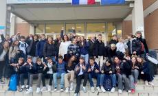 Liceo Bertolucci, issata una bandiera per ogni Paese ospitato
