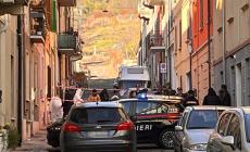 Uccisa dal marito a colpi di mazza da cricket: colpita prima in casa e poi in strada 