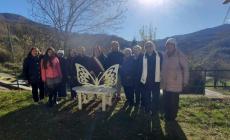 Una panchina con ali di farfalla per non dimenticare Virginia Notari, vittima di un femminicidio 110 anni fa
