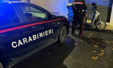 E' ai domiciliari ma i carabinieri trovano uno scooter rubato nel suo garage: denunciato 39enne a Monticelli 