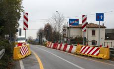 Problemi per il ponte sull'Ongina a Polesine Zibello: senso unico alternato e limitazioni al traffico 