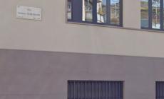 Operaio muore schiacciato dal carico di una gru a Milano 