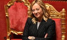Meloni. "Il superbonus, regalo dello Stato ai truffatori".  E porta in Aula il fax di Di Maio per firmare il Mes 