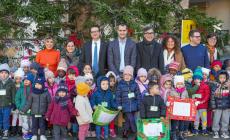 La Giunta in piazza Garibaldi coi bambini e le bambine della scuola dell&rsquo;infanzia &ldquo;Fantasia&rdquo;- Foto