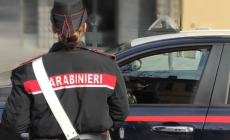 Perseguita e aggredisce l’ex compagna: denuncia e divieto di avvicinamento
