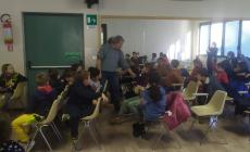  Calestano, incontro dei ragazzi delle medie con Antonio Ferrara autore di libri per bambini - Video