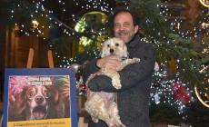 “A-Mici Cani” tante le foto ricordo sotto l'Albero della Piazza con gli amici a quattro zampe