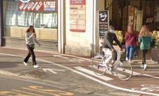 La pista ciclabile di via Gramsci è pericolosa