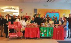 Babbo Natale, prima tappa all’Ospedale dei bambini con i doni della Fondazione Cariparma