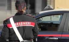 Prende per il collo la compagna fino a farla svenire, denunciato a Reggio Emilia. Per lui l'allontanento dalla casa  familiare e il divieto di avvicinamento alla donna