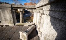 Ponte di Mezzo, divelto un colonnotto - Foto 
