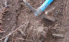 Due cercatori di metalli trovano  una bomba inesplosa  vicino al passo della Cappelletta