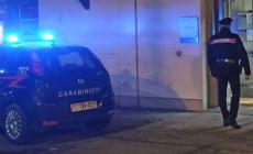 Entrano nello sportello Atm dove una 71enne sta facendo un prelievo: la spaventano e  le rubano 750 euro