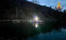 Auto cade nel lago di Como, una morta e due feriti. Decisivo l’intervento di un vigile del fuoco fuori servizio 
