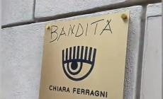 Compaiono scritte offensive sulle vetrine del negozio di Chiara Ferragni a Roma