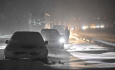 Freddo estremo in Svezia, la neve blocca un migliaio di auto. In Lapponia -43,6  gradi - Foto