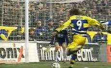 Ecco il "gol definitivo"  di Crespo alla Juventus nella mitica  partita del 9 gennaio del 2000
