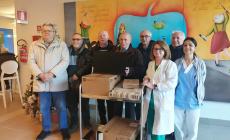 Donazione a Pediatria e oncoematologia del Maggiore dalla compagnia dialettale “I Fis’cèn ‘d l’Uisp”
