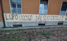 Oltraggio a Mario Lupo a pochi metri dal luogo dell'omicidio. Rifondazione: "Un atto vile e inaccettabile"