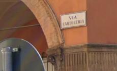 Mistero a Bologna, trovata 52enne morta in casa da settimane. Non &egrave; escluso l'omicidio