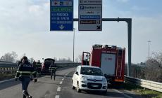 Scontro fra due auto in tangenziale sud: grave una donna