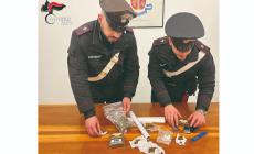 Perquisiscono la cameretta di un ventenne: ma la droga era nel garage. Arrestato e portato in via Burla