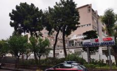 A 16 anni minaccia di darsi fuoco, mamma picchiata dal padre
