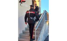 Traversetolo, rientra a casa alterato, la moglie chiede aiuto ai carabinieri e lui li aggredisce. Arrestato 36enne