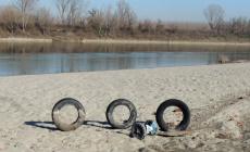 A Zibello una valanga di pneumatici nel Po