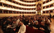 Ironia e risate, Lastrico conquista il Regio