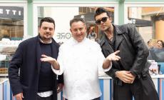 Prima del festival di Sanremo Stash apre il suo Calamore Cafè a Fidenza Village, al ritmo di Italodisco e tra centinaia di fan