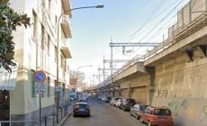 Violenta rissa a bottigliate nella notte in via Palermo: due feriti - Video